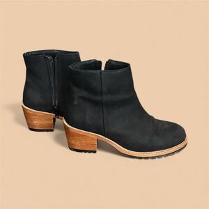 Portland Leather Black Ankle Boots with Tan Heel